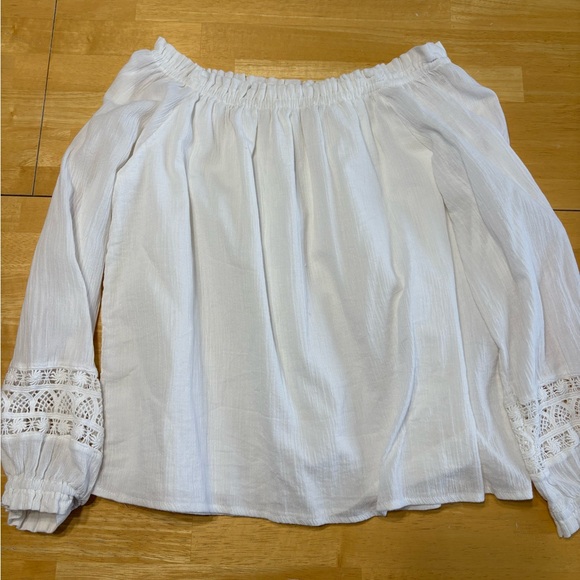 Off the shoulder white blouse - Picture 1 of 3